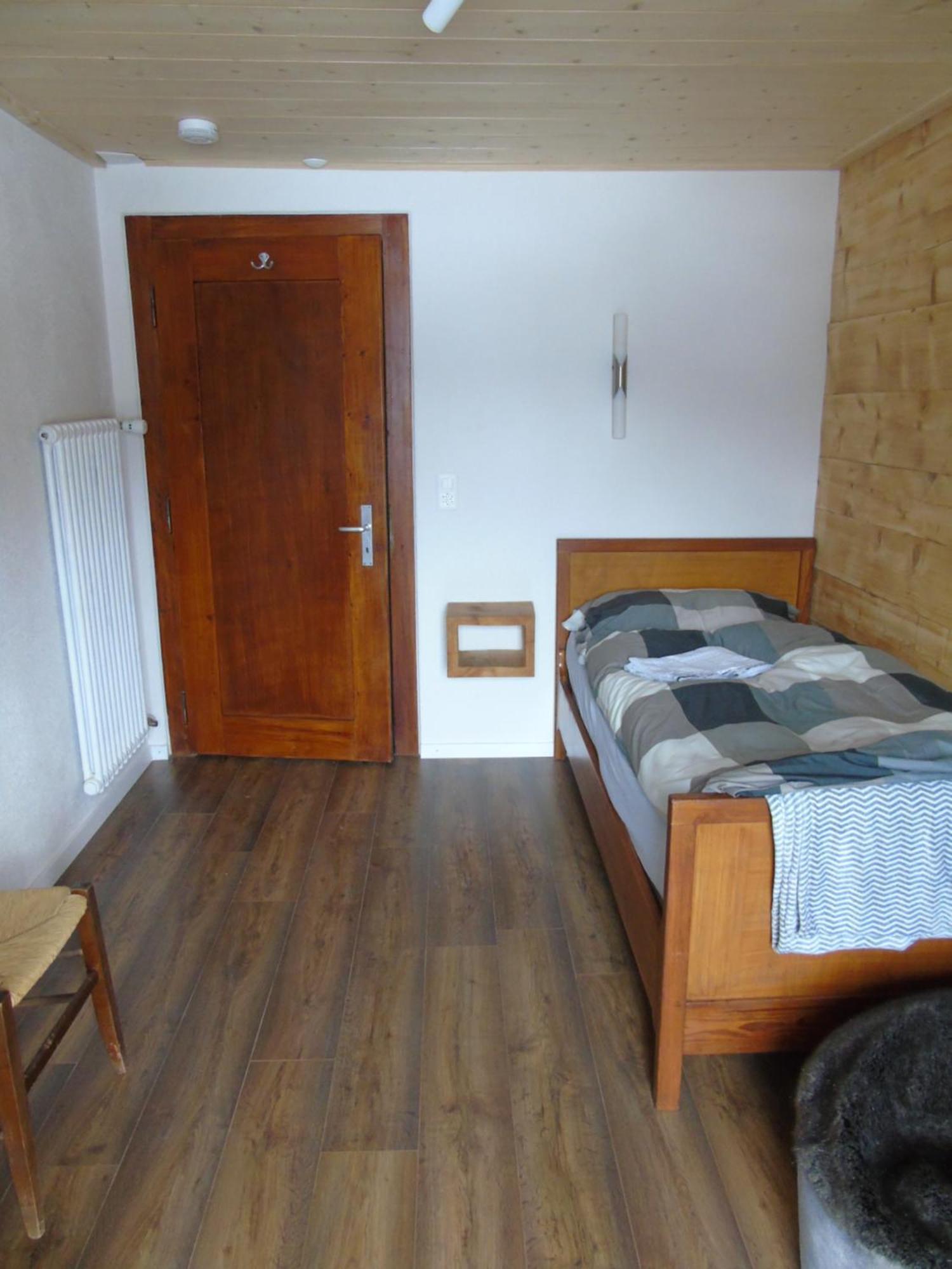 Room'S Chez Beni Grächen Szoba fotó
